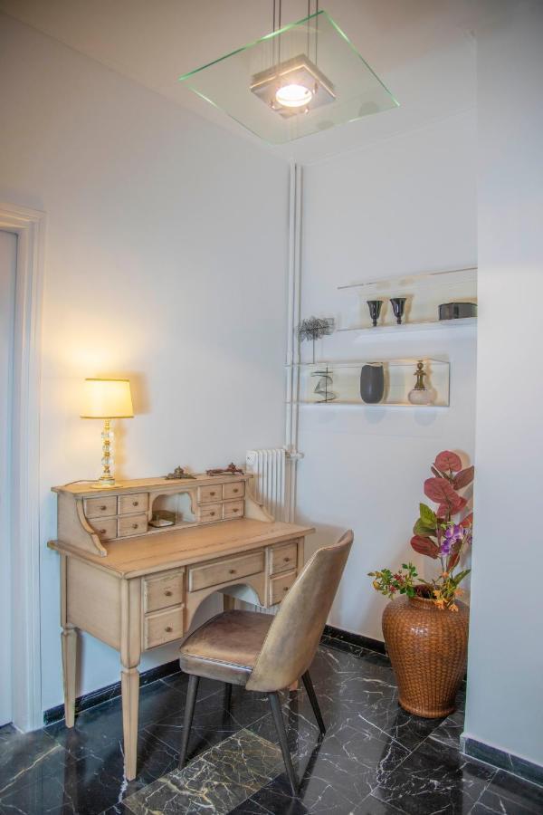 Konstantinos Stylish Brand New Apt In The Heart Of Athen Exterior foto