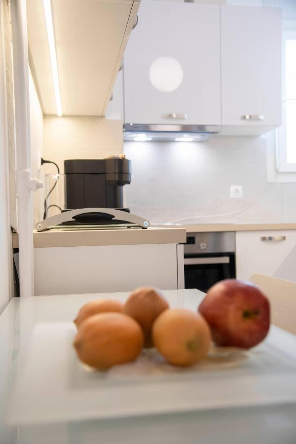 Konstantinos Stylish Brand New Apt In The Heart Of Athen Exterior foto