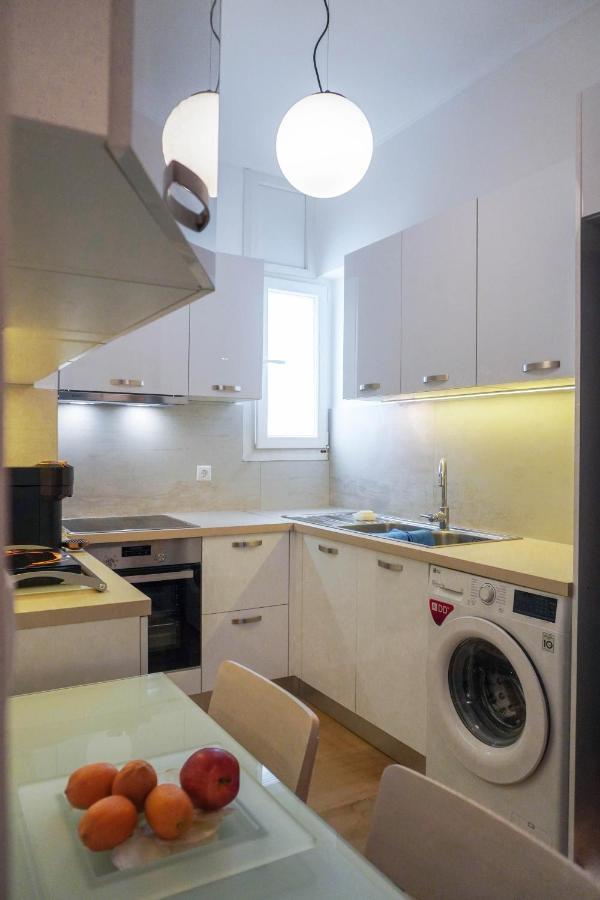 Konstantinos Stylish Brand New Apt In The Heart Of Athen Exterior foto