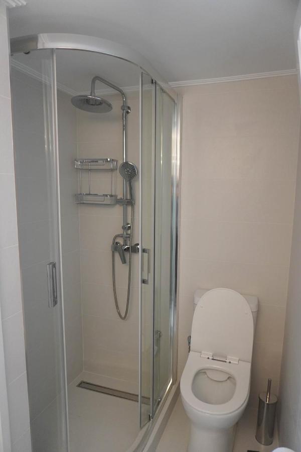 Konstantinos Stylish Brand New Apt In The Heart Of Athen Exterior foto