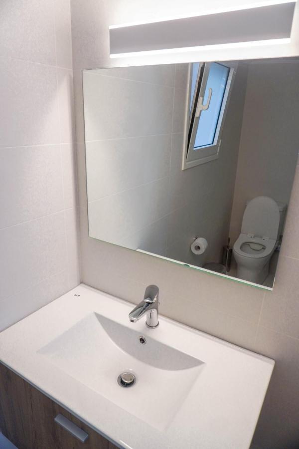 Konstantinos Stylish Brand New Apt In The Heart Of Athen Exterior foto